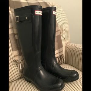 Hunter rain boots- NAVY sz 7